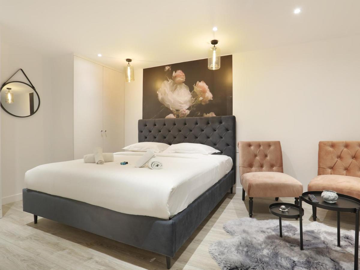 Rent A Room - Apartment St Honore Paris Dış mekan fotoğraf